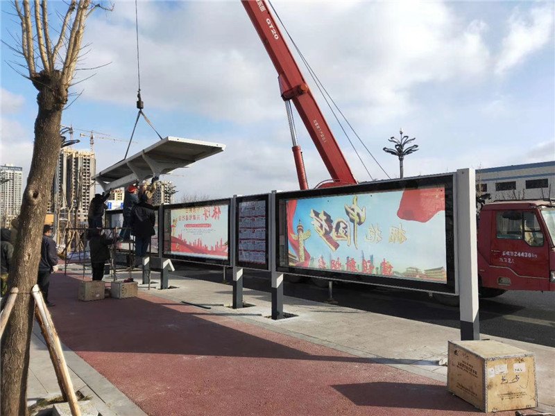 北京公交候车亭安装现场